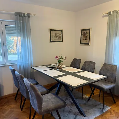 Neno Vila Donji Zemunik